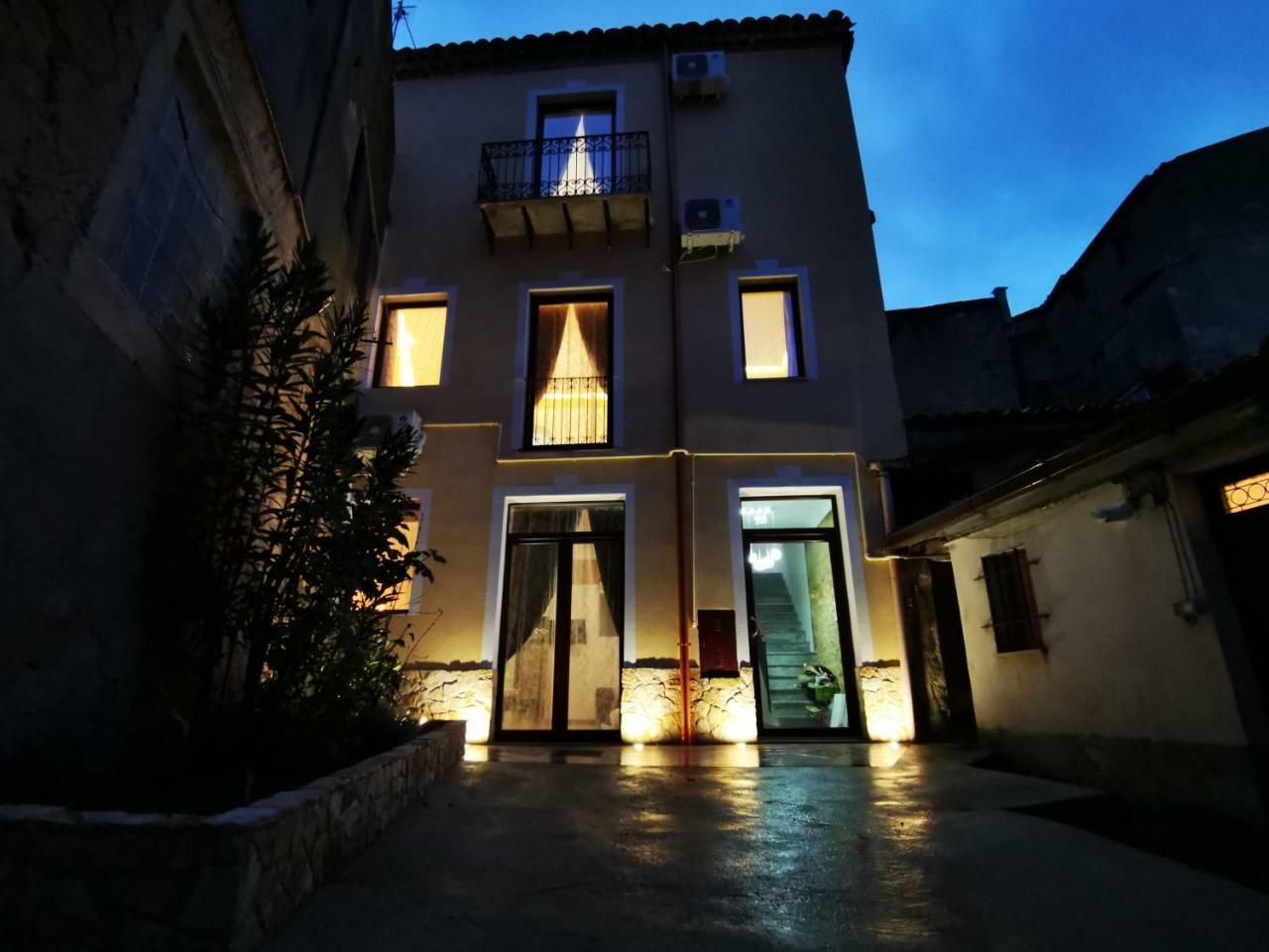 Suite Inn Centro Dimora Storica Enna Exterior photo